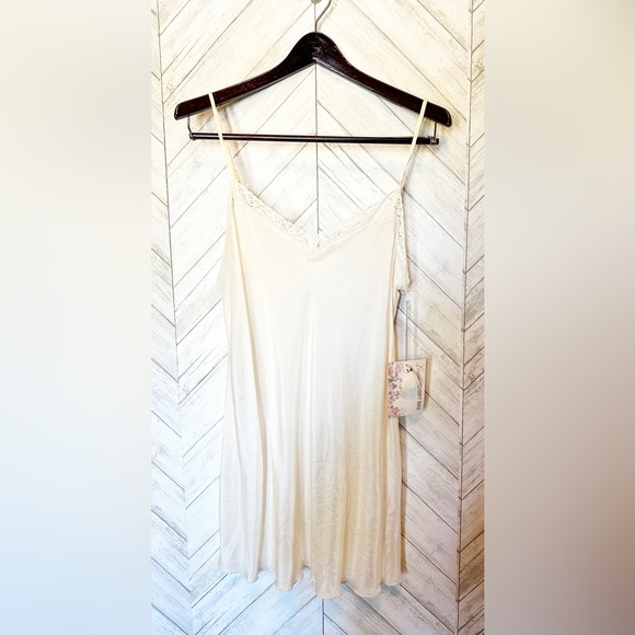 JOHNNY WAS Medium Lace Tank - Picture 2 of 6